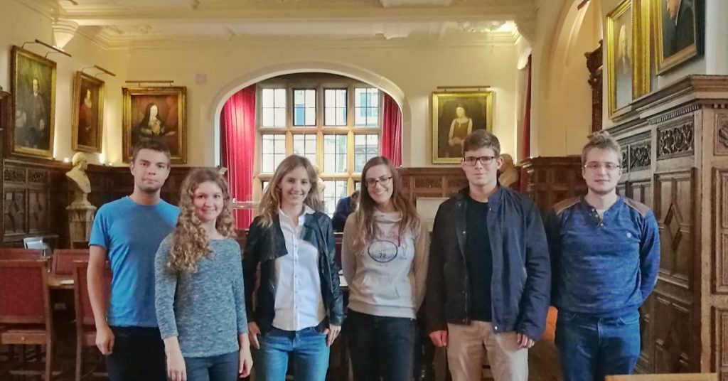 Olga Malinkiewicz with students at the Cambridge University